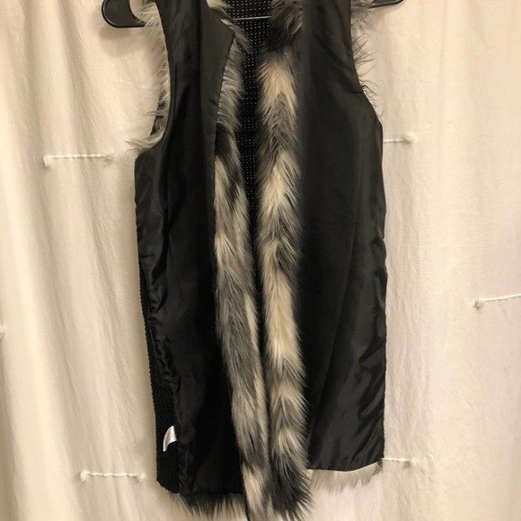 Almost Famous Faux Fur Long Open Front Vest Cow Print Medium M GUC - Picture 7 of 9